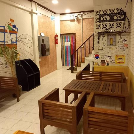 Sleepwith Me Hostel Bangkok Exterior photo