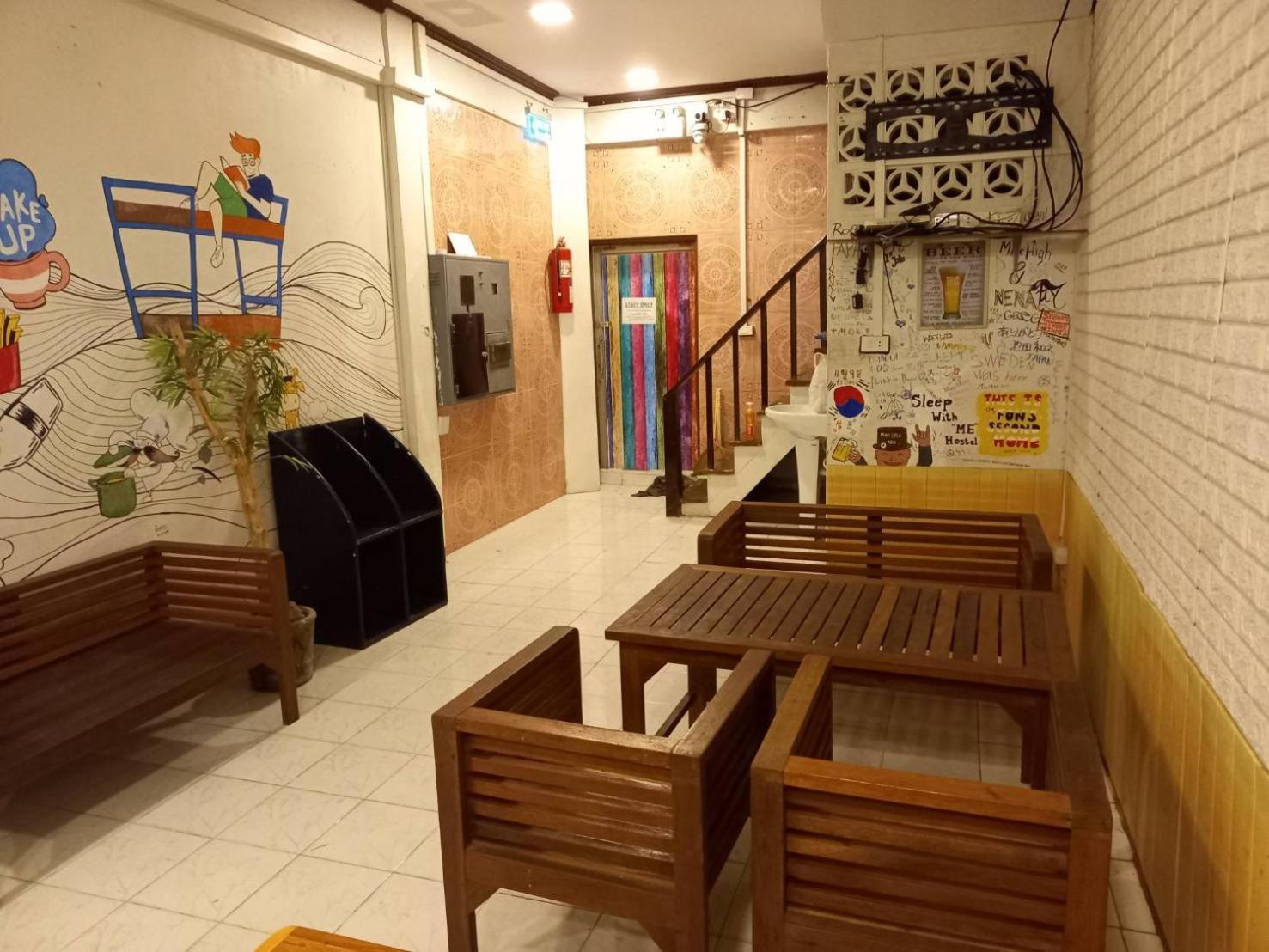 Sleepwith Me Hostel Bangkok Exterior photo