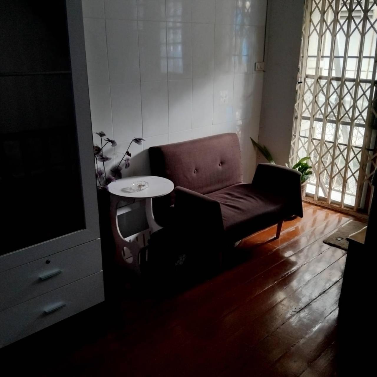 Sleepwith Me Hostel Bangkok Exterior photo