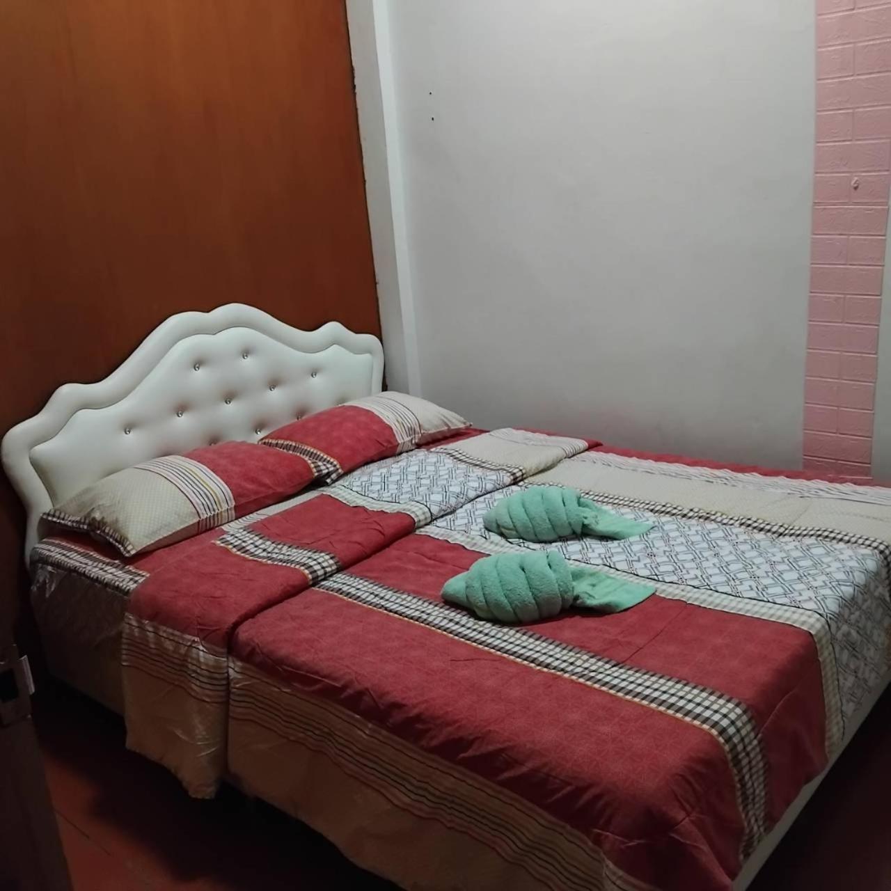 Sleepwith Me Hostel Bangkok Exterior photo