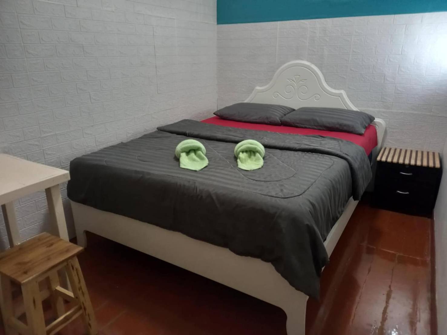 Sleepwith Me Hostel Bangkok Exterior photo