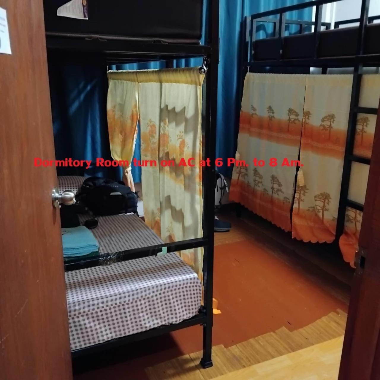 Sleepwith Me Hostel Bangkok Exterior photo