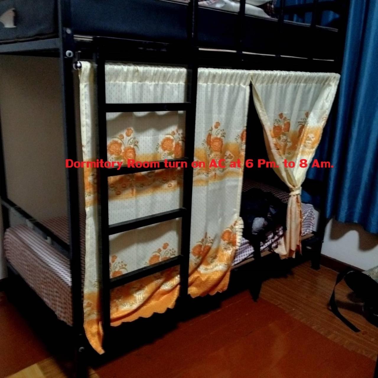 Sleepwith Me Hostel Bangkok Exterior photo