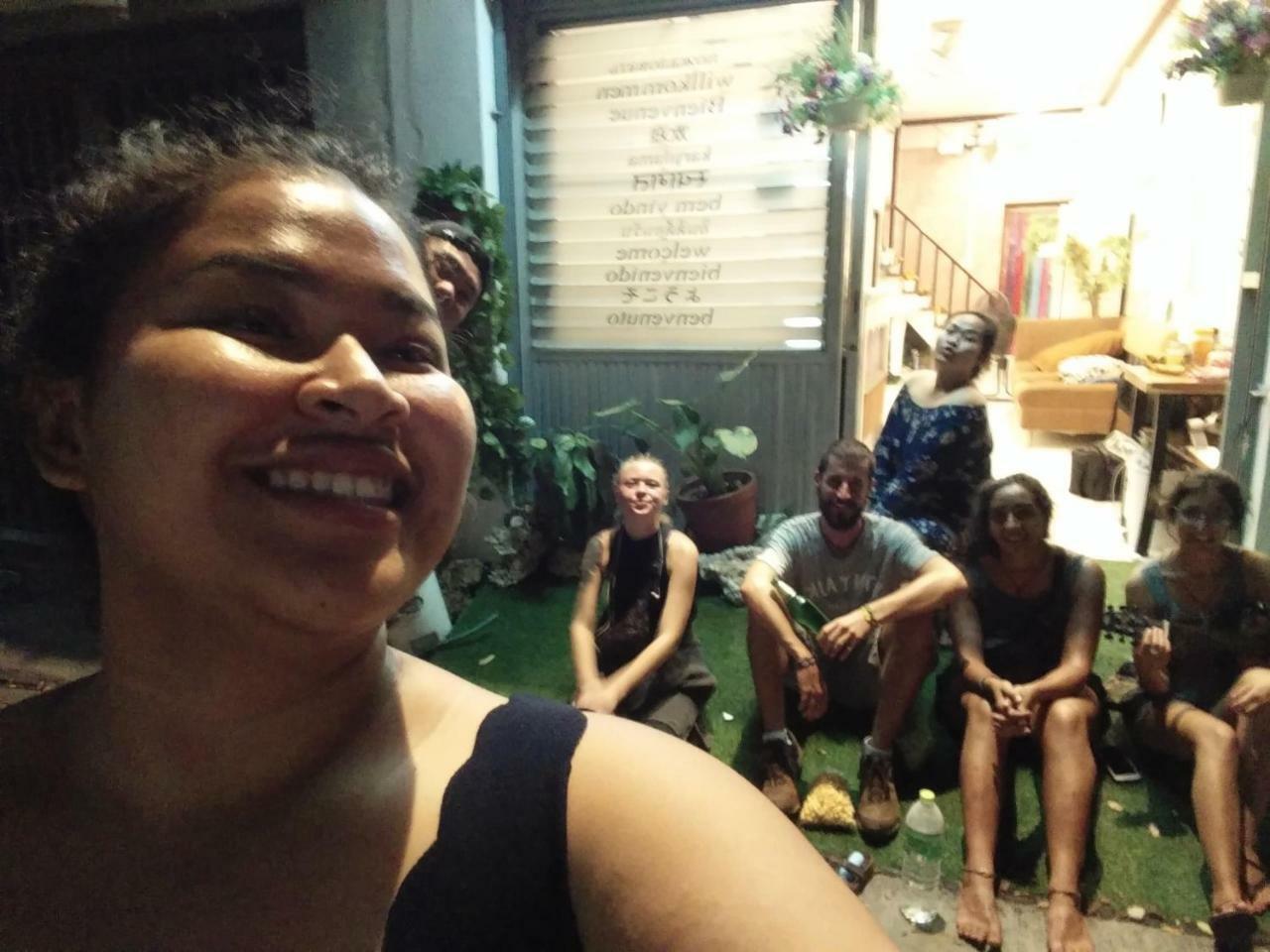 Sleepwith Me Hostel Bangkok Exterior photo
